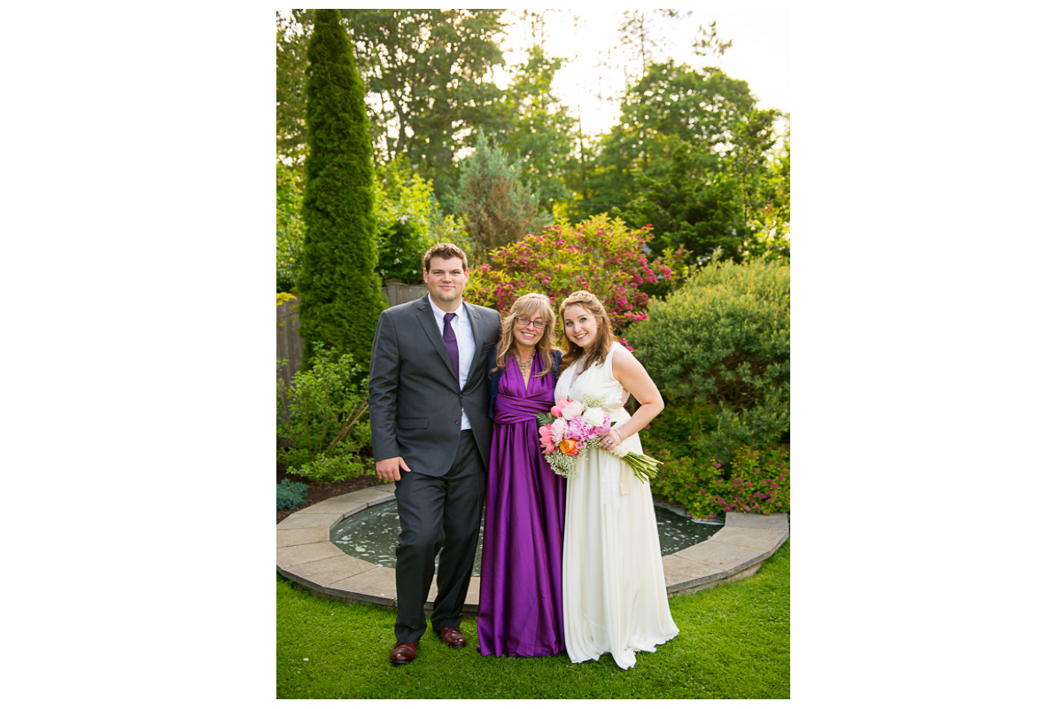 family wedding photos in Fuller Gardens in New Hampshire