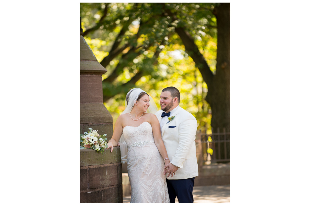 Wedding couple in Hartford Park