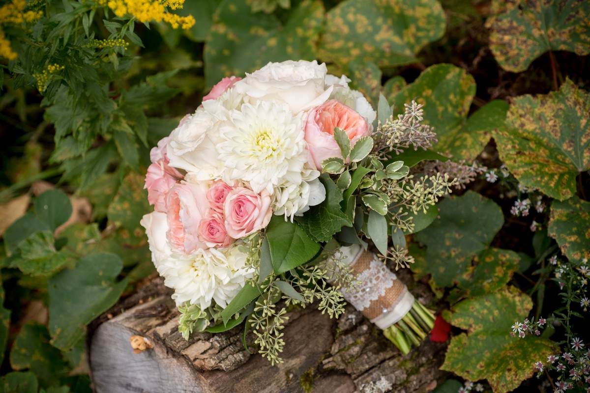 fall wedding bouquet for backyard wedding